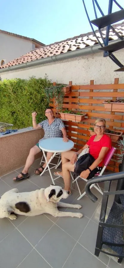 Apartmani Alma Pola 0*,