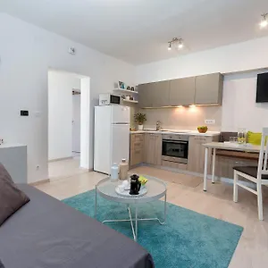  Apartment Sunsplash