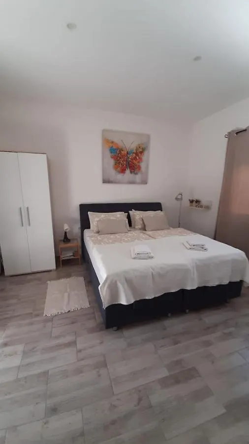 Апартаменты Apartmani Alma Пула