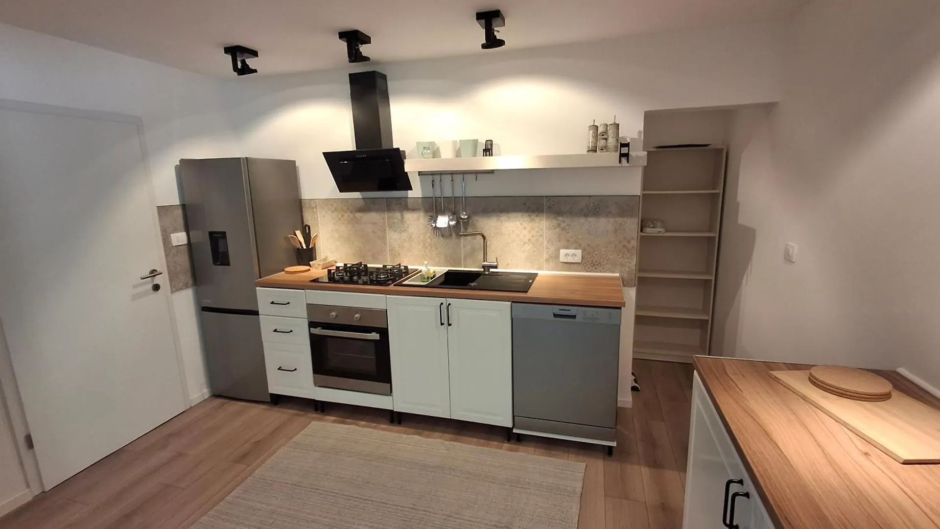 Apartmani Alma Pula 0*,